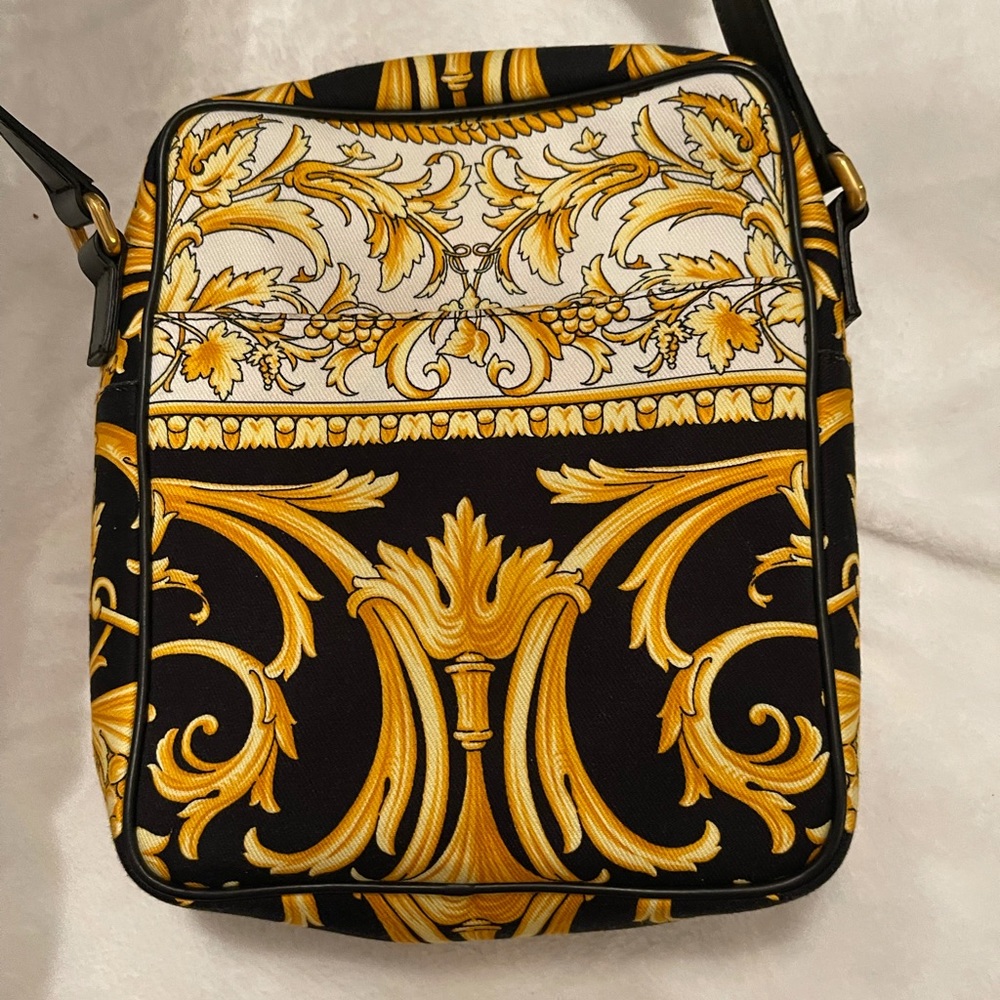 Versace Final Markdown - image 3